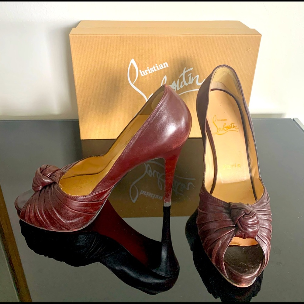 AUTHENTIC Christian Louboutin Lady Gres Nappa 83